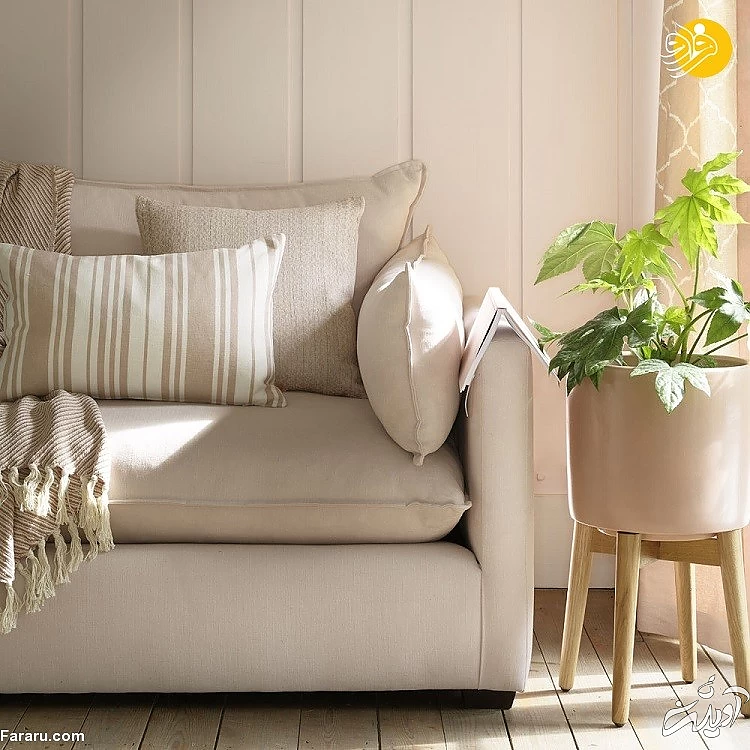 رنگ هایی روشن برای دیوارها انتخاب کنید ایده هایی ساده برای چیدمان اتاق های پذیرایی کوچک